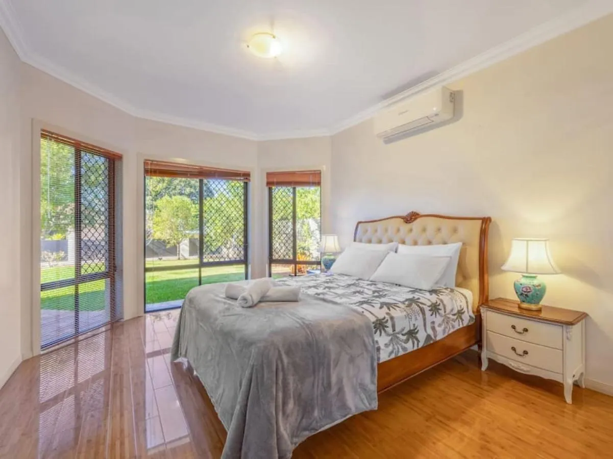 Holiday home Seaside Modern And Luxurious Mansion With Pool Villa Wellington Point Australia